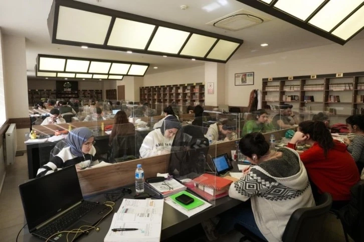 27 gençlik kütüphanesinde tam kapasite hizmet sunuluyor
