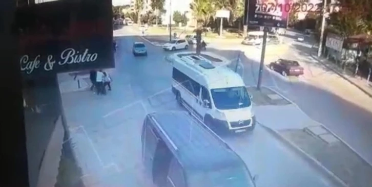 İzmir’de doktorun 3 zanlı tarafından sopalarla darp edilmesi kamerada