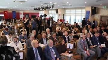 Gazeteciliğin Dönüşümü ve arayışlar konferansı Ankara’da yapıldı.