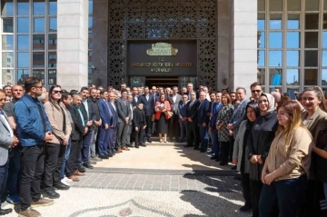 Yeniden seçilen Başkan Fatma Şahin, yeni döneminin ilk gününde coşkuyla karşılandı